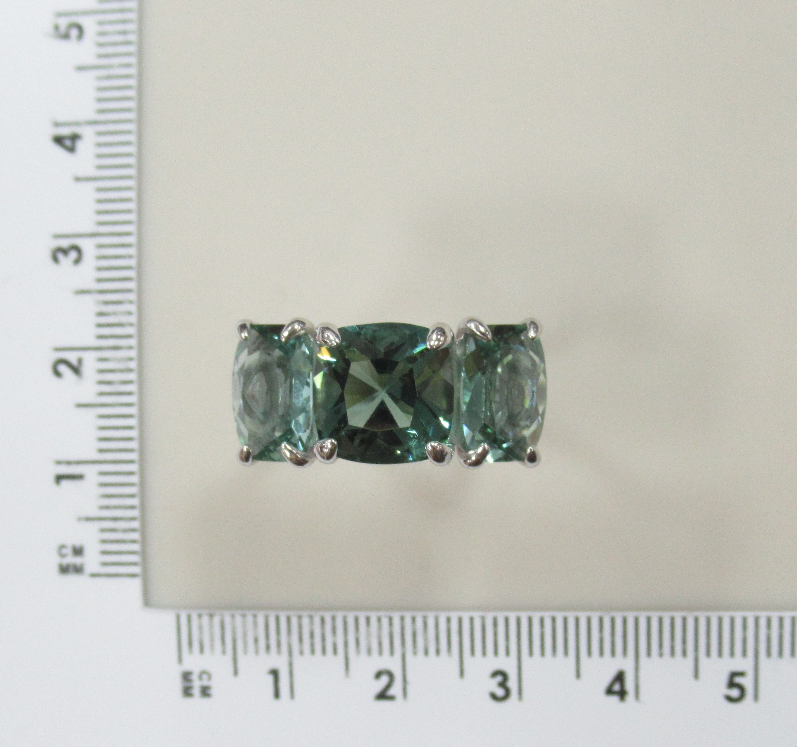 Серебряное кольцо с празиолитами